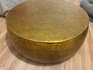 Mesa de centro redonda dorada