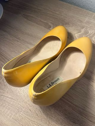 Tacones L.K. Bennett Mostaza