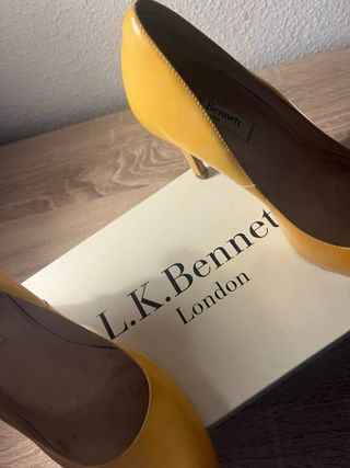 Tacones L.K. Bennett Mostaza