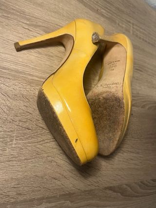 Tacones L.K. Bennett Mostaza