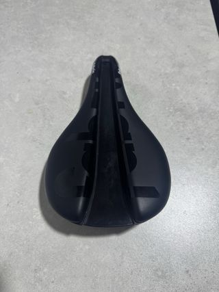 Sillín antiprostático Fabric negro muy cómodo