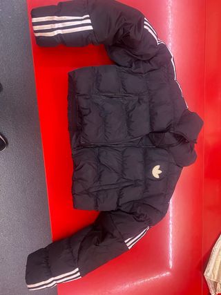 Chaqueta Adidas acolchada negra. talla 36/38