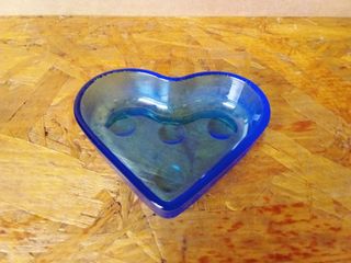 Servizio aperitivo vetro blu con caraffa e ciotole