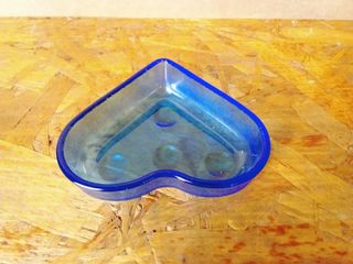 Servizio aperitivo vetro blu con caraffa e ciotole