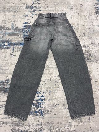 Vaqueros grises cargo anchos.