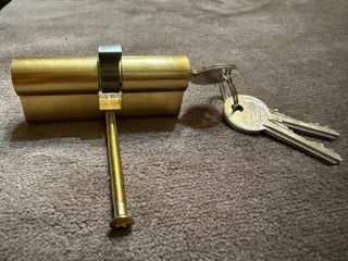 Cilindro de seguridad con 3 llaves