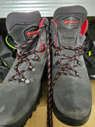 Botas Chiruca Trekking Gris y Rojo