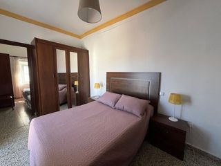 Completa camera da letto: armadio, testata, cassettiera