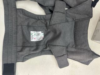 Mochila Porteo Ergobaby Embrace Gris