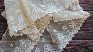Antico pizzo ricamato 112 cm