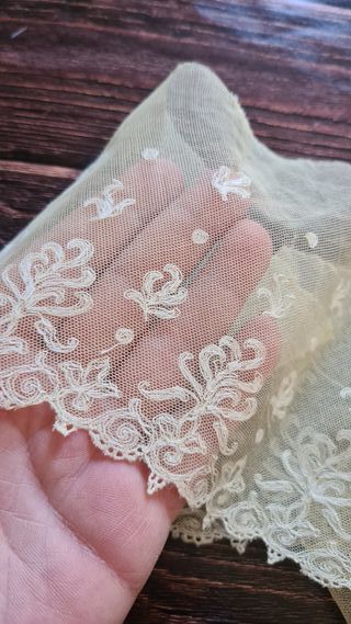 Antico pizzo ricamato 112 cm