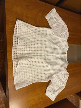 Blusa blanca de cuadros