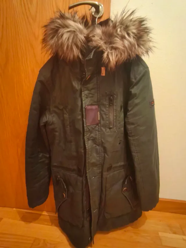 Abrigo Khujo negro hombre.