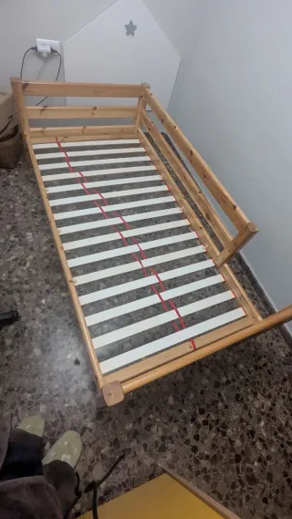 Cama flexa madera en excelente estado.