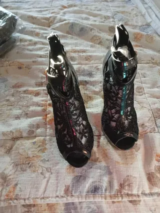 Botines de encaje negro