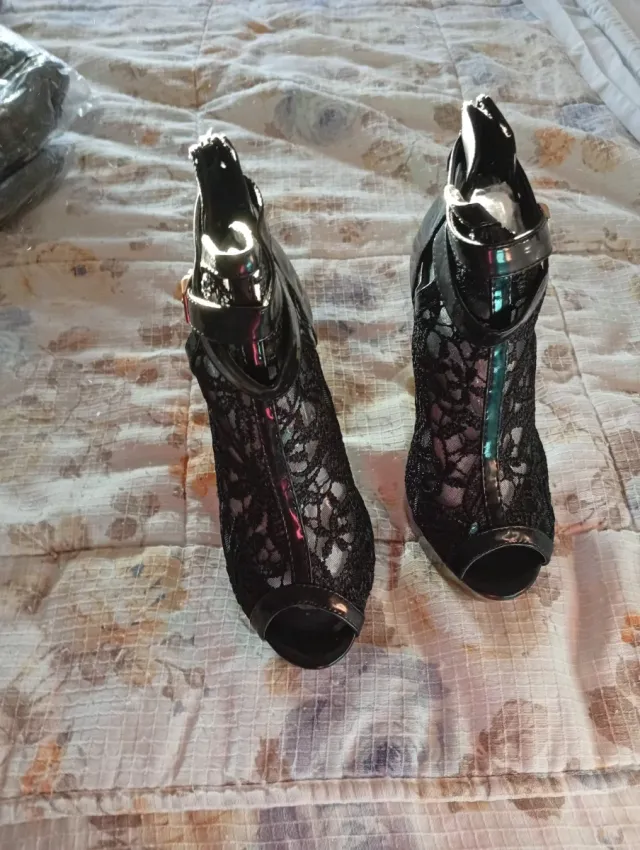 Botines de encaje negro