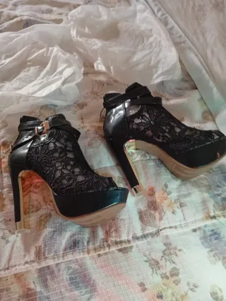 Botines de encaje negro