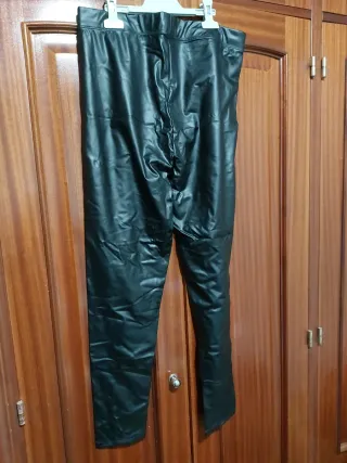 Pantalón negro brillante