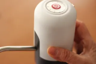 Dispensador agua automático.