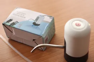 Dispensador agua automático.