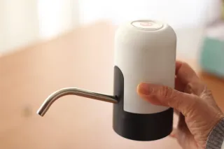 Dispensador agua automático.