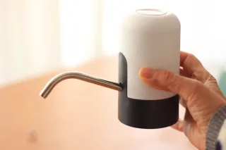 Dispensador agua automático.