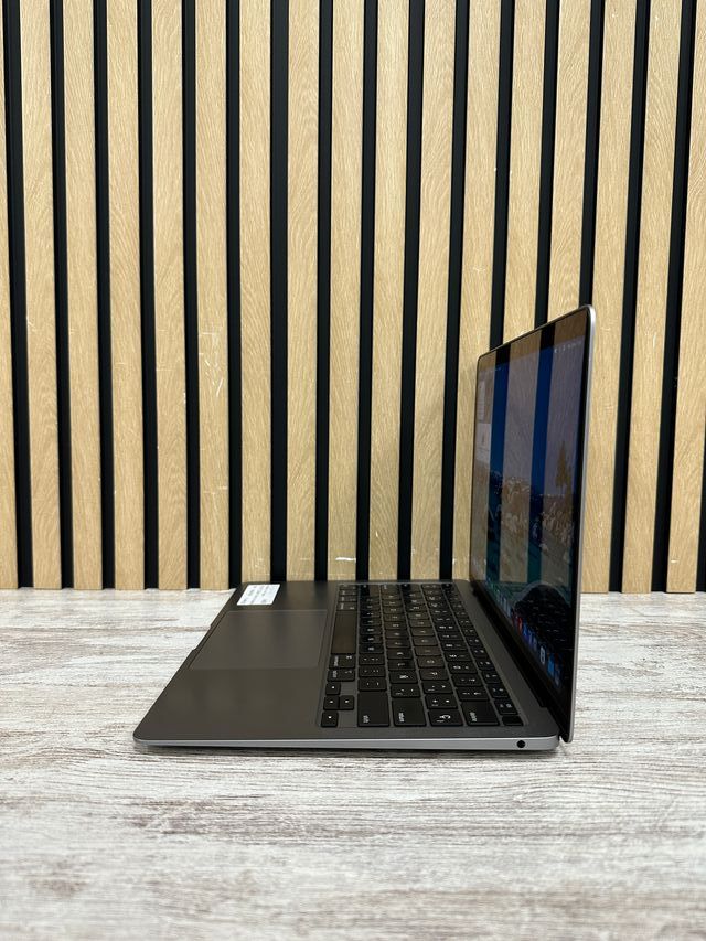 MacBook Air 13" 2020 M1 8gb 256gb SSD