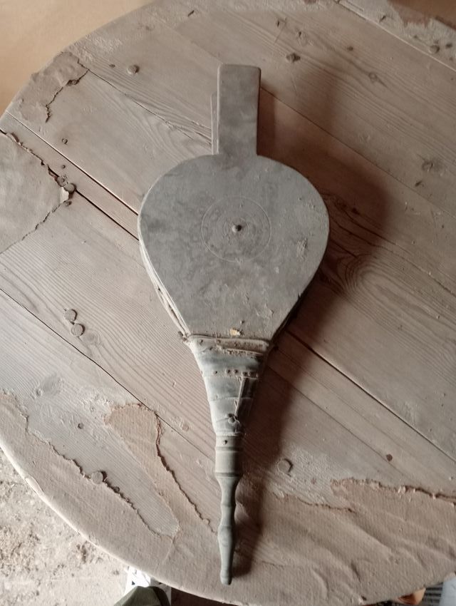 Fuelles antiguos de metal