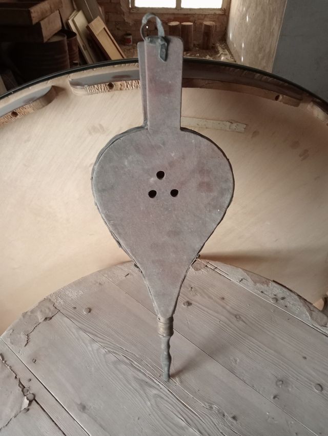 Fuelles antiguos de metal