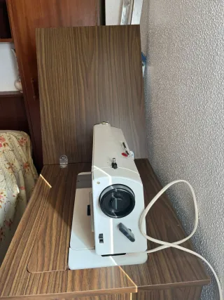 Maquina de coser de colección antigua