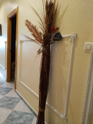 Decorazione per corridoio in legno e tessuto
