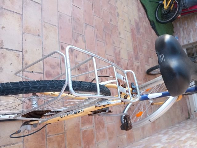 Bicicleta Zeus azul y amarilla