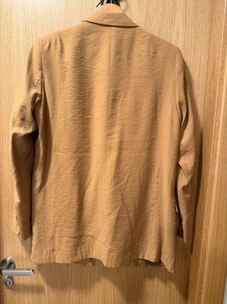 Americana Zara color mostaza