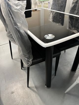 Mesa Comedor Cristal Negra con 4 Sillas