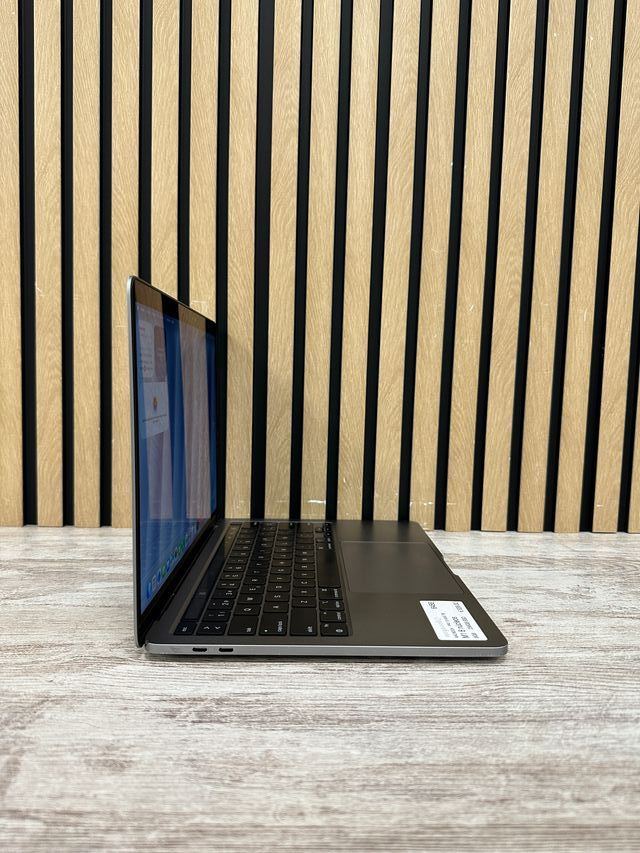 MacBook Pro 13" 2020 M1 8gb 256gb SSD