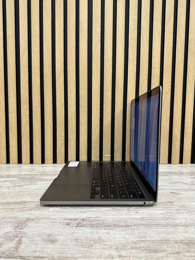 MacBook Pro 13" 2020 M1 8gb 256gb SSD