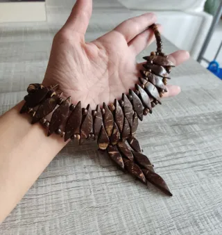 Collar-gargantilla artesanal de coco