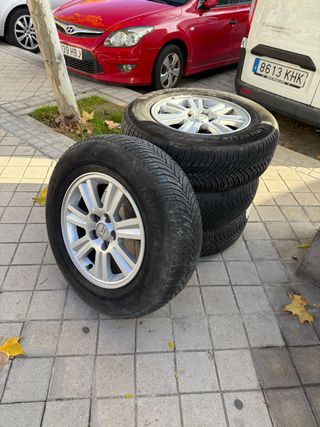 llantas de aluminio con neumáticos