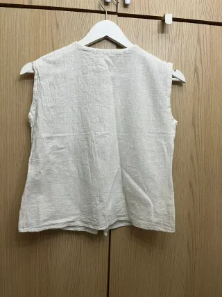 Chaleco tipo lino con botones