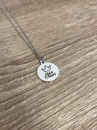 Collar plateado myke towers