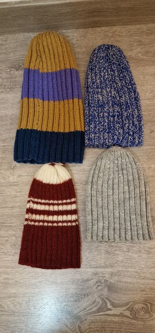 LOTE DE GORROS DE LANA