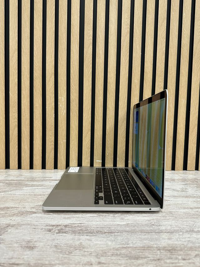MacBook Pro 13" 2020 TB M1 8gb 256gb SSD