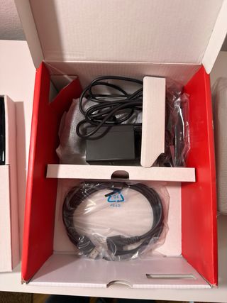 Nintendo Switch OLED + Estuche Rígido Rojo