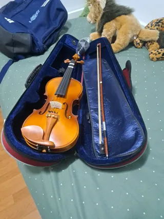 Violín 1/2 con funda y arco