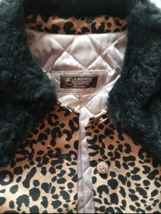 Blazer estampado leopardo con cuello