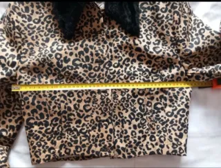 Blazer estampado leopardo con cuello