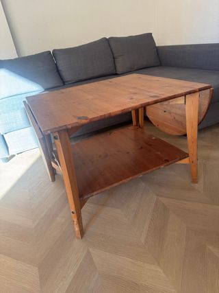 Mesa auxiliar de madera