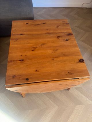 Mesa auxiliar de madera
