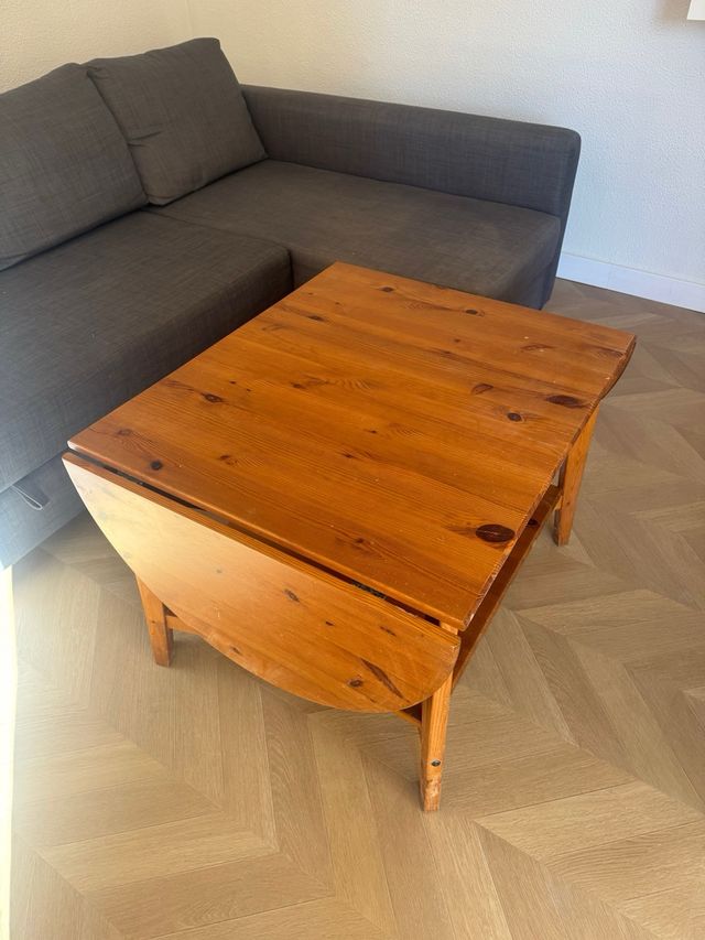 Mesa auxiliar de madera
