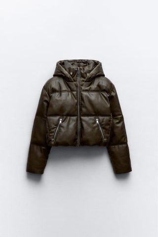 Abrigo corto Zara plumas capucha verde puffer